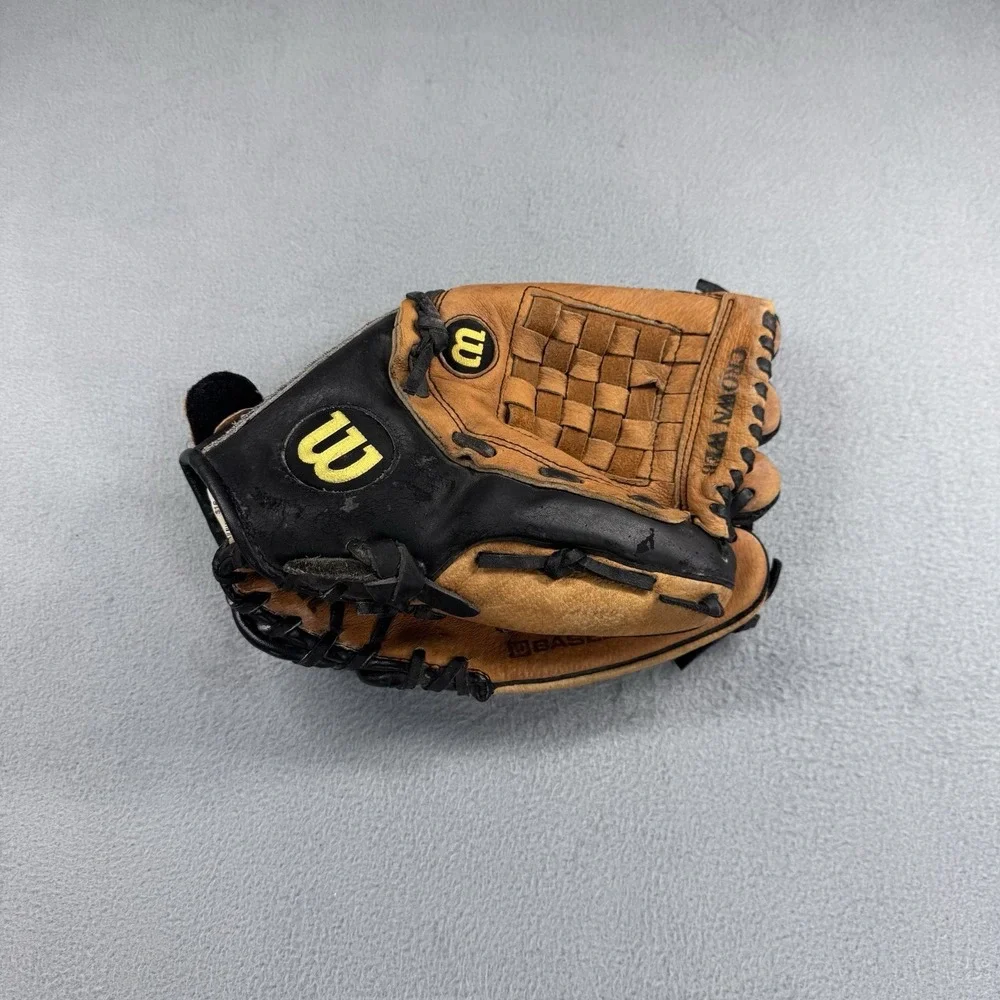 Wilson Baseball Glove A2452 11.5 Inch Genuine Leather Fits Right Hand LHT